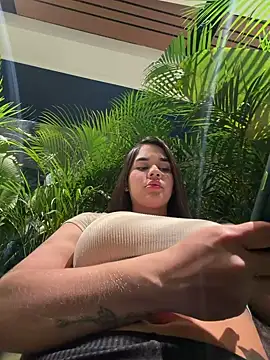 Snapshot of BellaLeclair chatting on 10, 3, 2026 BellaLeclair online show from 10, 3, 2026