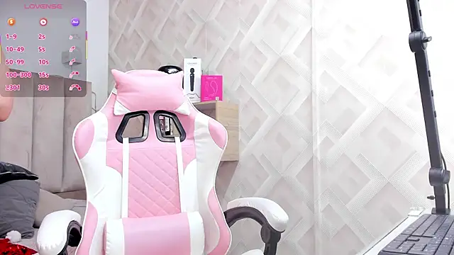 Clhoe Johnson online show from 2, 12, 2025