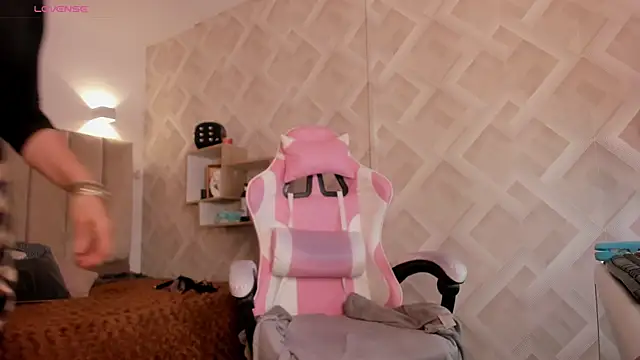 Clhoe Johnson online show from 18, 3, 2026