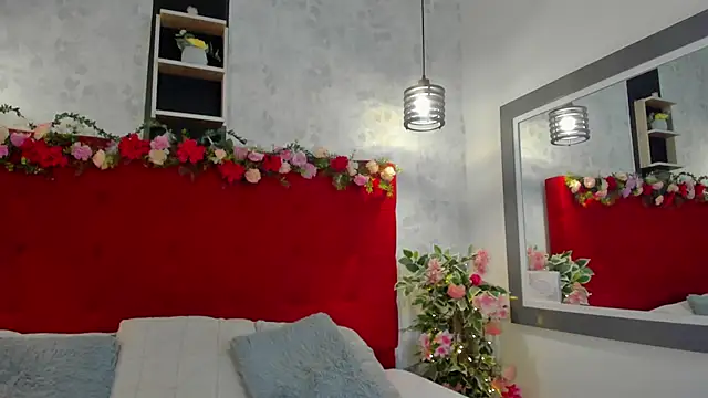 SarahEscobarr online show from 5, 12, 2025