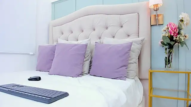 Snapshot of katia_harrison_ chatting on 22, 10, 2025 katia harrison online show from 22, 10, 2025