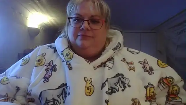 Kinkyhousewife83 online show from 20, 11, 2025