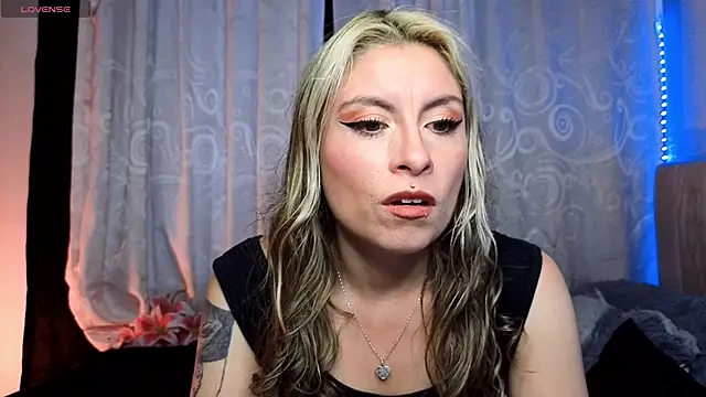 Snapshot of brianna_smoke chatting on 8, 10, 2025 brianna smoke online show from 8, 10, 2025
