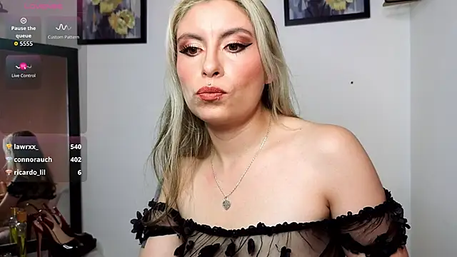 Snapshot of brianna_smoke chatting on 17, 10, 2025 brianna smoke online show from 17, 10, 2025