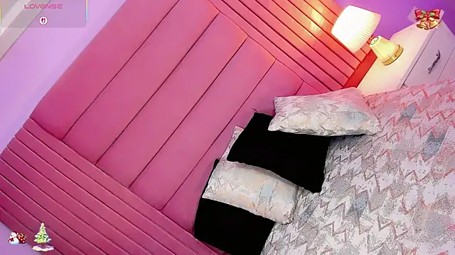 Snapshot of Valeria_Rouss chatting on 21, 12, 2025 Valeria Rouss online show from 21, 12, 2025