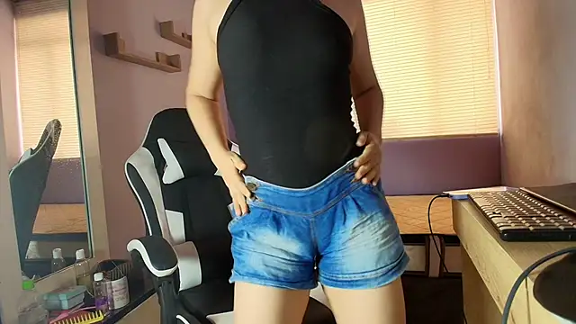 Snapshot of luna_desiree chatting on 13, 10, 2025 luna desiree online show from 13, 10, 2025