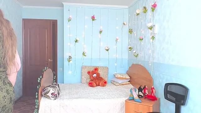 Audrey Aura online show from 13, 9, 2025