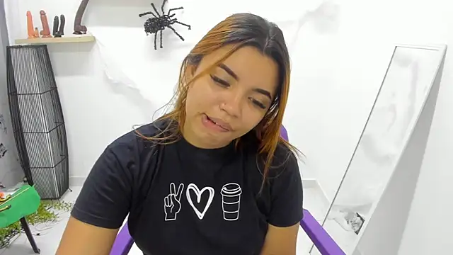 Snapshot of scarlett_enjoy1 chatting on 26, 10, 2025 scarlett enjoy1 online show from 26, 10, 2025