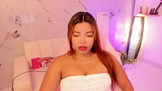 Snapshot of scarlett_enjoy1 chatting on 8, 11, 2025 scarlett enjoy1 online show from 8, 11, 2025