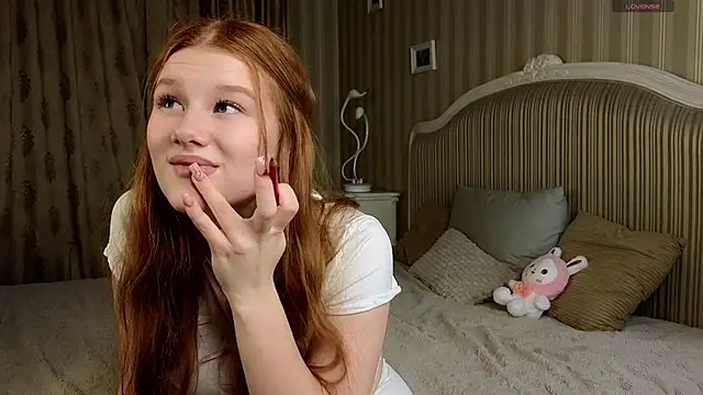 Juuulia  online show from 7, 11, 2025