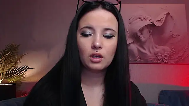 MikaSnake online show from 16, 9, 2025