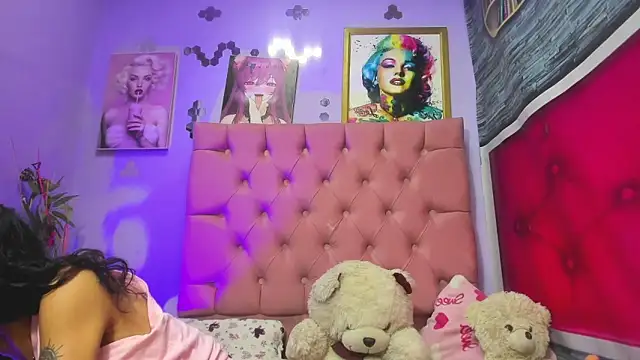 Kylie Moan online show from 4, 11, 2025