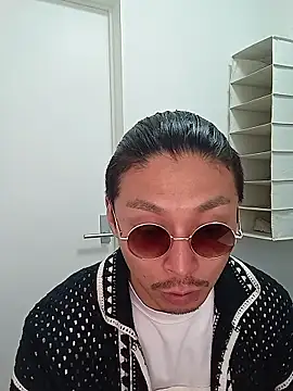 specialz0831 online show from 18, 4, 2026