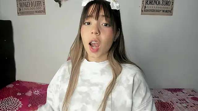 Snapshot of emma_grays2 chatting on 7, 6, 2026 emma grays2 online show from 7, 6, 2026