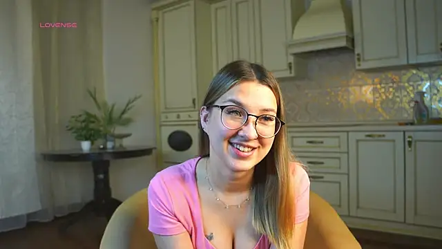 Snapshot of DarelleFaux chatting on 22, 10, 2025 DarelleFaux online show from 22, 10, 2025