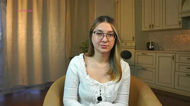 Snapshot of DarelleFaux chatting on 25, 10, 2025 DarelleFaux online show from 25, 10, 2025