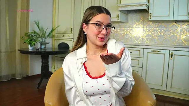 Snapshot of DarelleFaux chatting on 12, 11, 2025 DarelleFaux online show from 12, 11, 2025