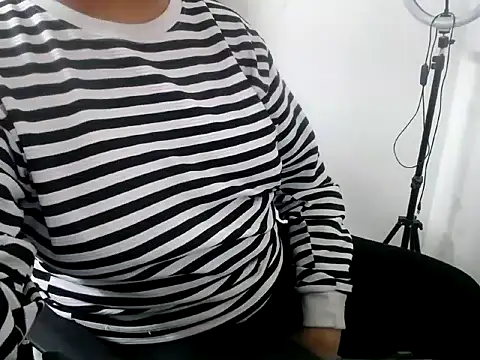 Snapshot of Roshi_Love chatting on 15, 2, 2026 Roshi Love online show from 15, 2, 2026