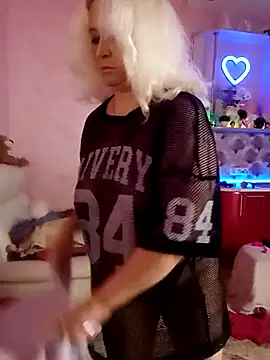 SquirtMilf00 online show from 14, 7, 2026