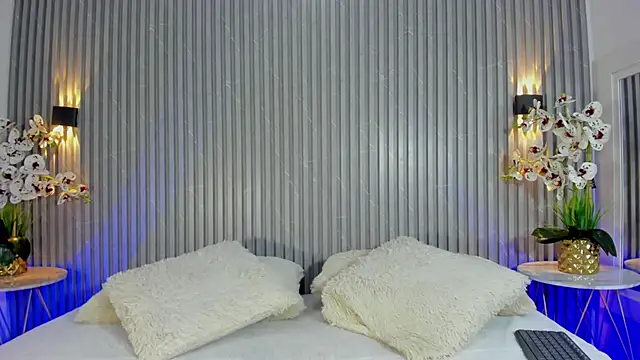 SOPHICOLLINS online show from 19, 9, 2025