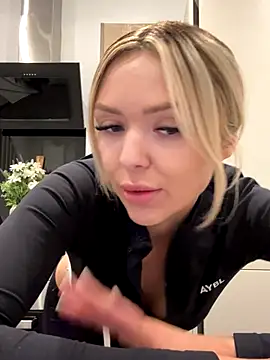 Snapshot of lolableux chatting on 18, 11, 2025 lolableux online show from 18, 11, 2025