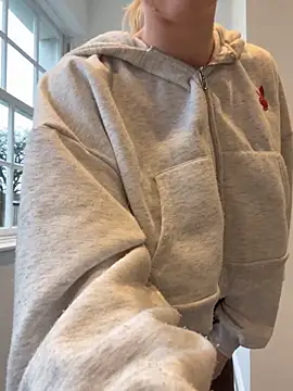 lolableux online show from 1, 2, 2026