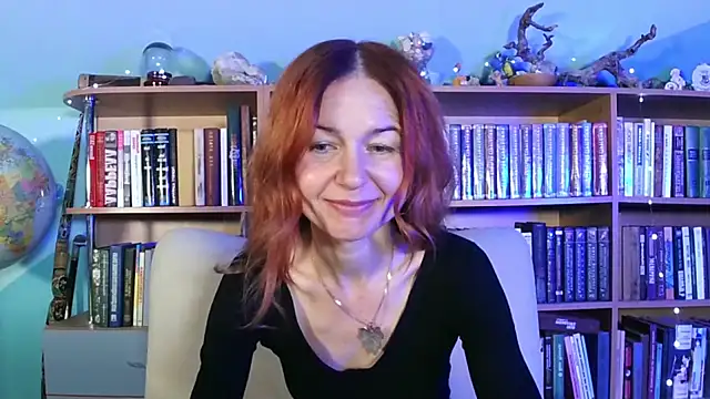 Snapshot of Foxilady357 chatting on 13, 11, 2025 Foxilady357 online show from 13, 11, 2025