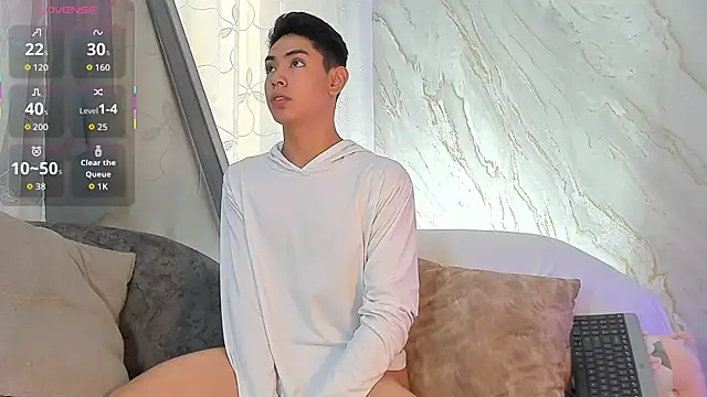 LoganTwink18 online show from 23, 3, 2026