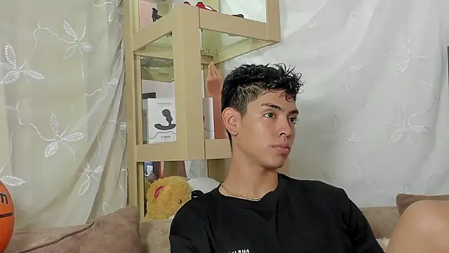 LoganTwink18 online show from 29, 3, 2026