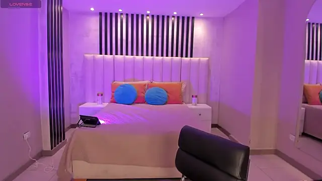 MilaLawrence online show from 3, 3, 2026