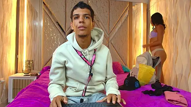 Snapshot of Hotcouple_222 chatting on 11, 11, 2025 Hotcouple 222 online show from 11, 11, 2025