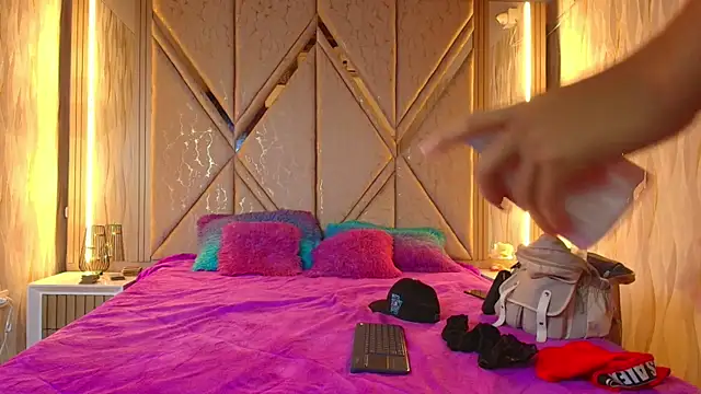 Snapshot of Hotcouple_222 chatting on 15, 11, 2025 Hotcouple 222 online show from 15, 11, 2025