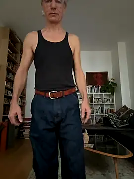 Snapshot of SexyLeon8 chatting on 27, 10, 2025 SexyLeon8 online show from 27, 10, 2025