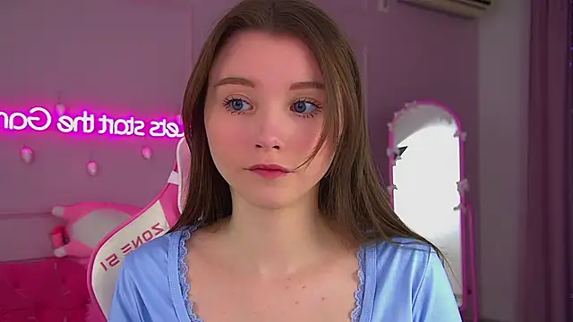 Snapshot of KeiraAsti chatting on 2, 12, 2025 KeiraAsti online show from 2, 12, 2025