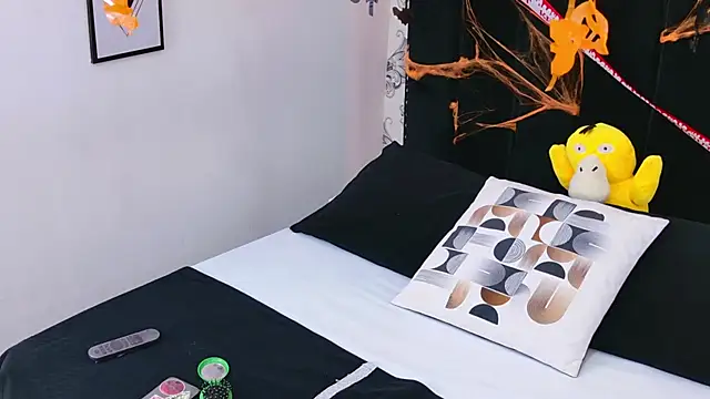 Snapshot of Becca_Grims chatting on 25, 10, 2025 Becca Grims online show from 25, 10, 2025