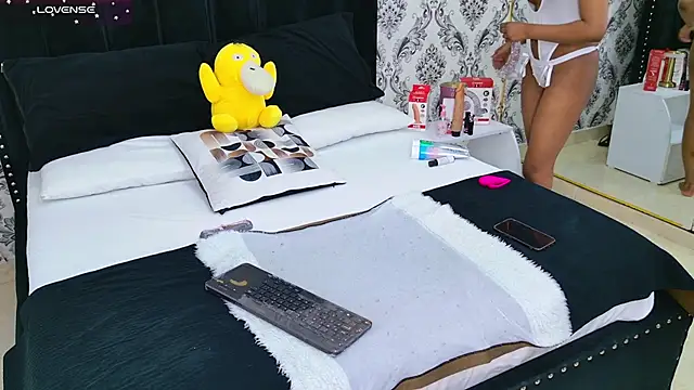 Snapshot of Becca_Grims chatting on 15, 11, 2025 Becca Grims online show from 15, 11, 2025