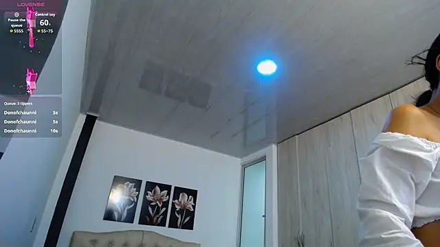 pinky f00x online show from 5, 3, 2026