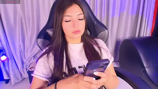 Snapshot of Adaara_Rey chatting on 15, 10, 2025 Adaara Rey online show from 15, 10, 2025