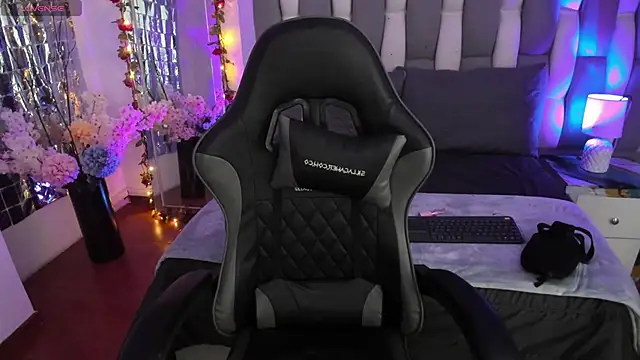 Snapshot of Adaara_Rey chatting on 27, 11, 2025 Adaara Rey online show from 27, 11, 2025