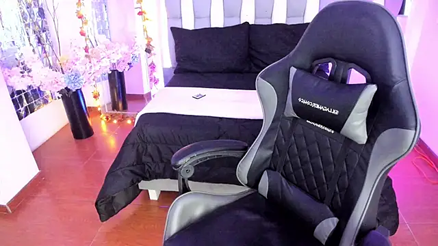 Snapshot of Adaara_Rey chatting on 13, 12, 2025 Adaara Rey online show from 13, 12, 2025