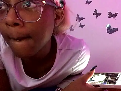 Snapshot of Moxhavix chatting on 8, 11, 2025 Moxhavix online show from 8, 11, 2025