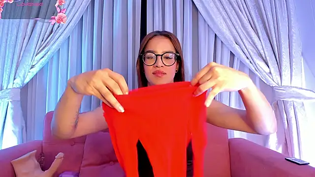 Snapshot of ZoeWestt chatting on 16, 12, 2025 ZoeWestt online show from 16, 12, 2025