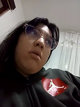 Snapshot of lareinalareinadelanal chatting on 8, 11, 2025 lareinalareinadelanal online show from 8, 11, 2025