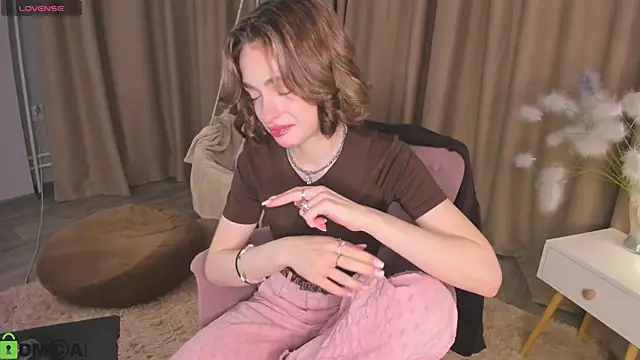 Snapshot of Naomi___Rias chatting on 7, 11, 2025 Naomi Rias online show from 7, 11, 2025