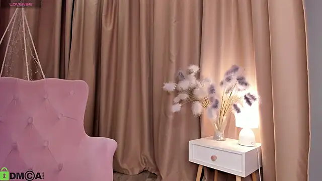 Snapshot of Naomi___Rias chatting on 21, 11, 2025 Naomi Rias online show from 21, 11, 2025