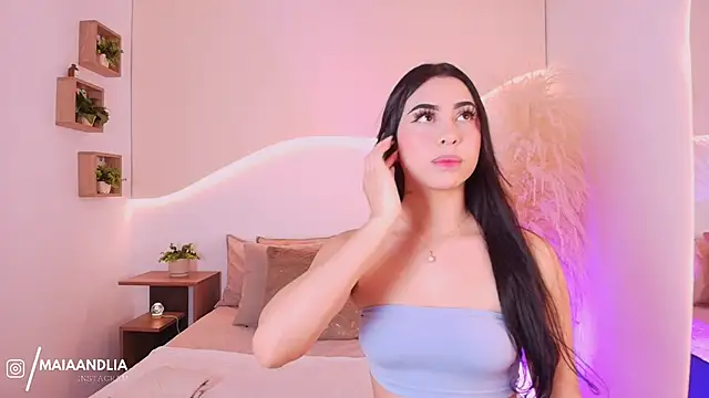 Snapshot of maia_lia_ chatting on 6, 10, 2025 maia lia  online show from 6, 10, 2025