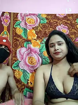 Seducing couple online show from 3, 3, 2026