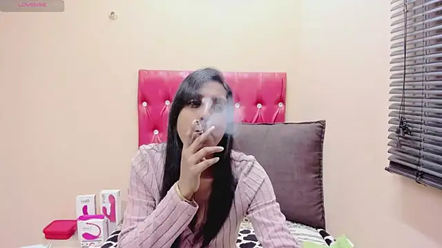 Snapshot of INDIANCREAM4U chatting on 19, 5, 2026 INDIANCREAM4U online show from 19, 5, 2026
