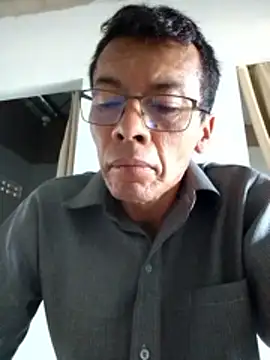 skinnylatino51 online show from 10, 4, 2026