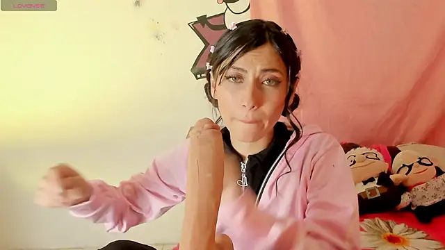 Snapshot of Alanaloiiss_ chatting on 8, 11, 2025 Alanaloiiss online show from 8, 11, 2025